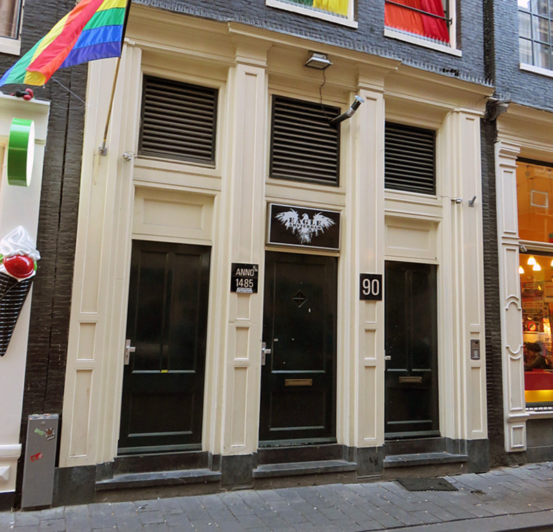 Gay places in Warmoesstraat in Amsterdam